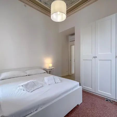 In Del '900 ヴァラッツェ